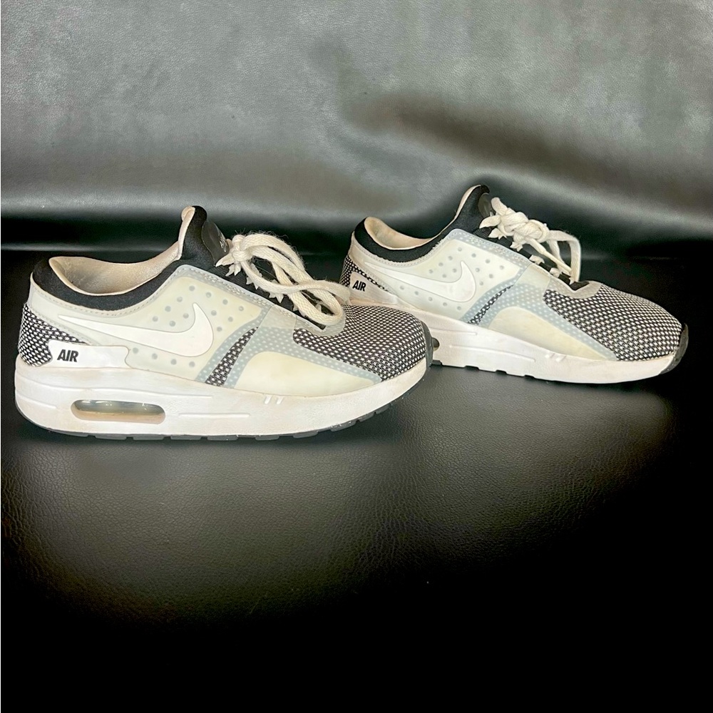 Girl’s Nike Air Max.